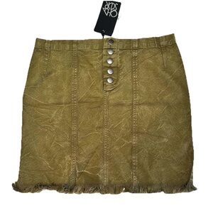 Chaser Mini Skirt Sz M Olive Green Denim Feel Button Front Fray Edge Stretch NWT